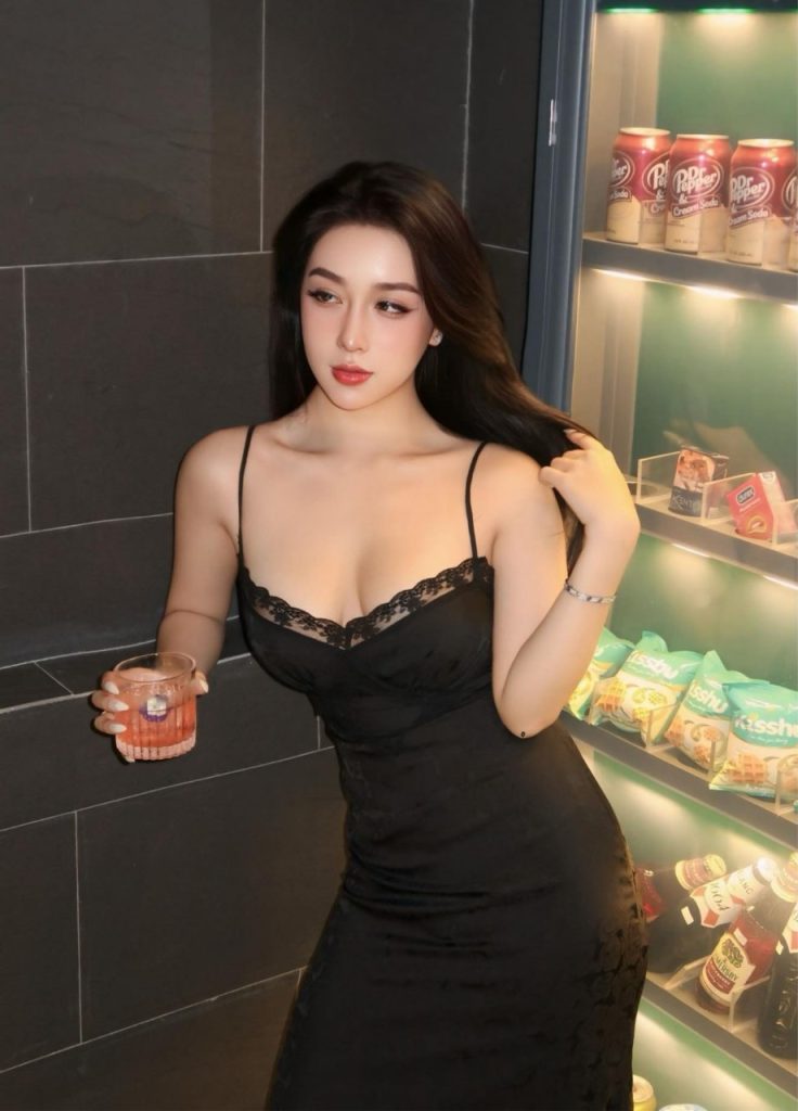 Những hotgirl 3 vòng cuốn hút luôn thu hút sự chú ý của giới trẻ cũng như truyền thông. Vẻ đẹp hình thể cùng với phong cách thời trang độc đáo đã giúp họ ghi dấu ấn trong lòng công chúng. Trong bài viết này, chúng ta sẽ cùng https://anhgaixinh.pro/ khám phá thế giới của những hotgirl 3 vòng cuốn hút, từ định nghĩa đến sự ảnh hưởng của họ đến văn hóa hiện đại.